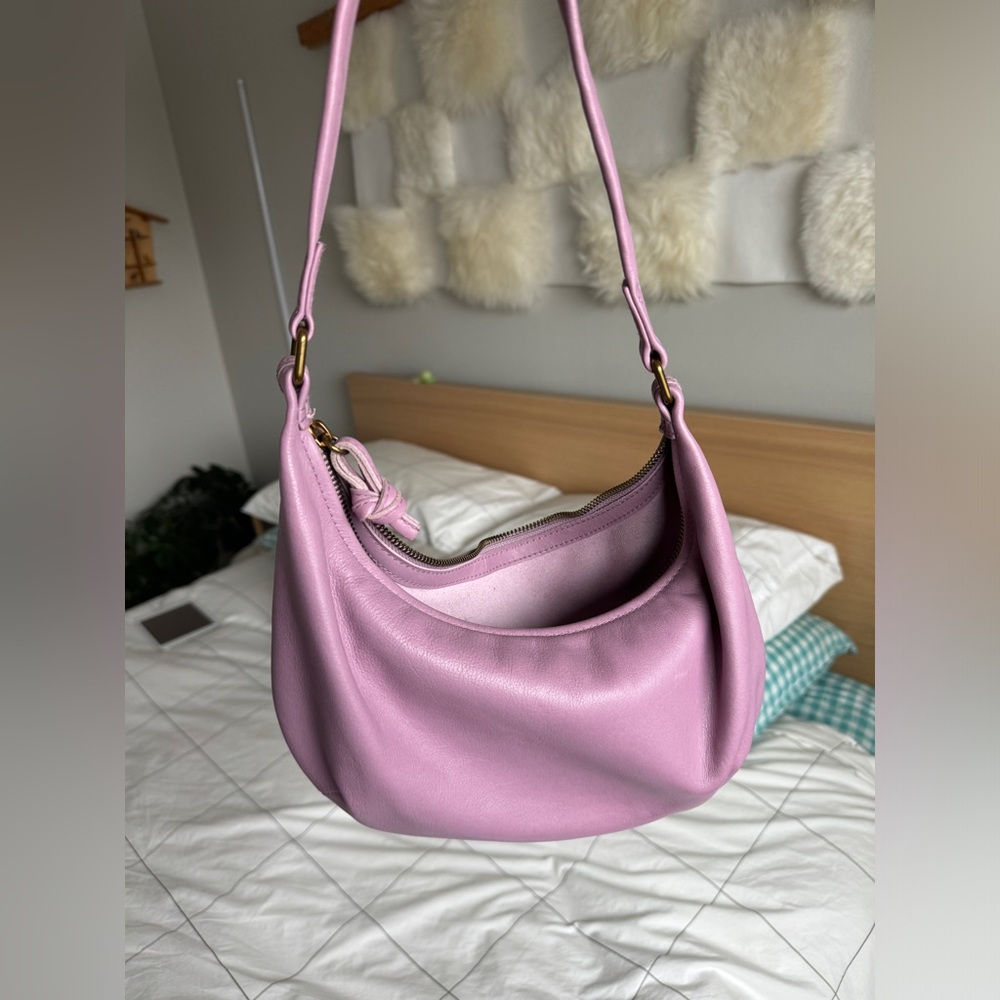 The Piazza Small Slouch Shoulder Bag / ONE SIZE / VIBRANT LILAC